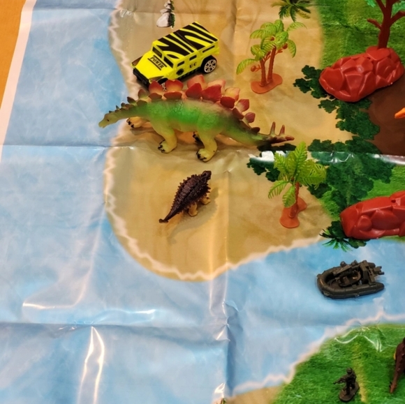 Dinosaur Play Set - Picture 5 of 9